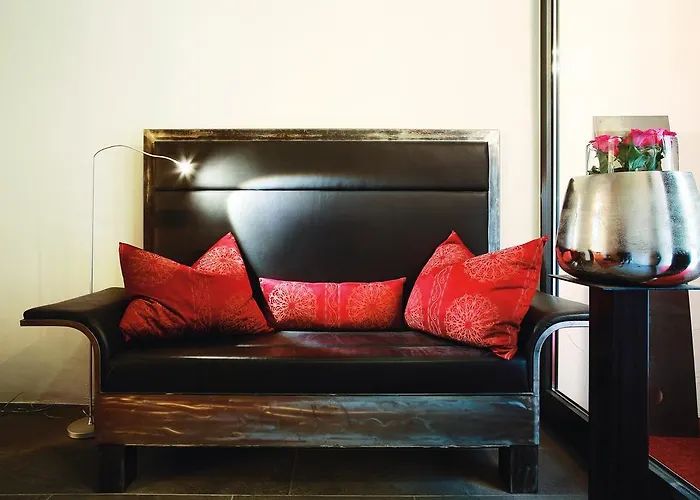 فندق Fruehstueckshotel Im Goldschmiedehaus 4*